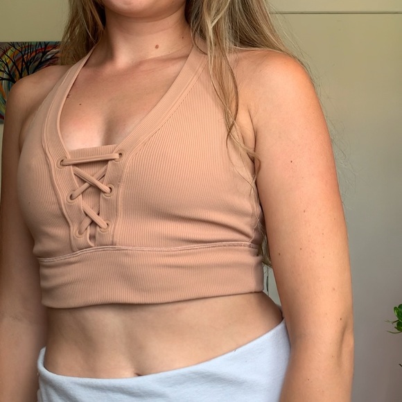 15% off bundle of 3 🌟
 Beige Arie Athletic Top - Picture 2 of 4